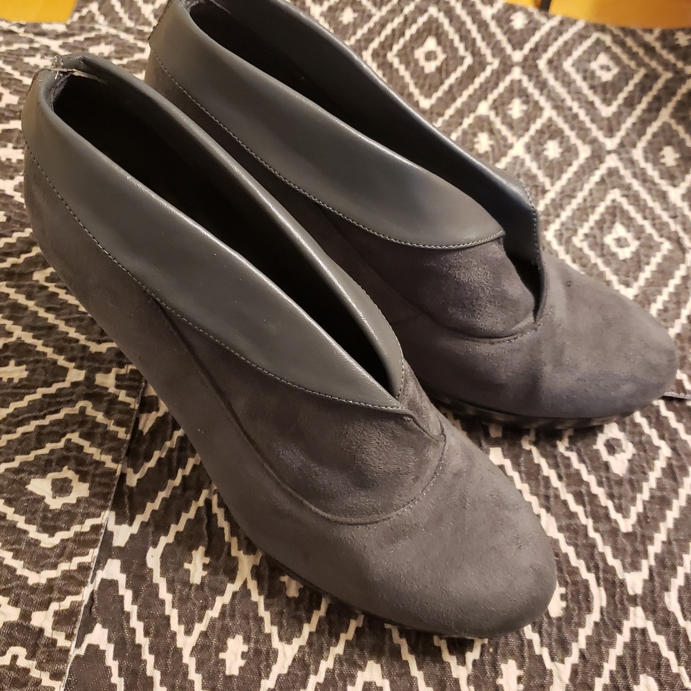Booties: vegan suede and leather